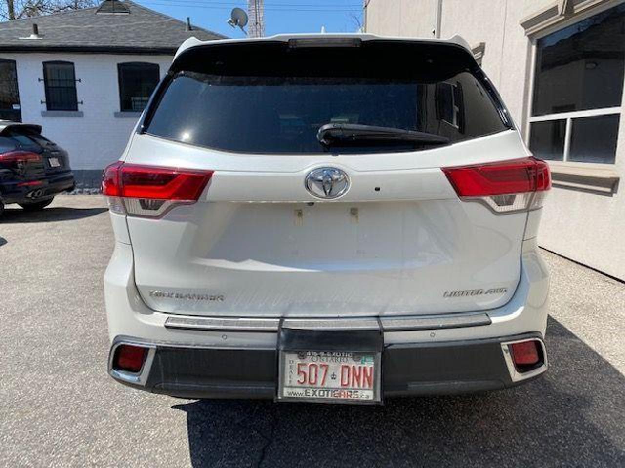 2017 Toyota Highlander Limited • No Accidents • Low mileage! Photo