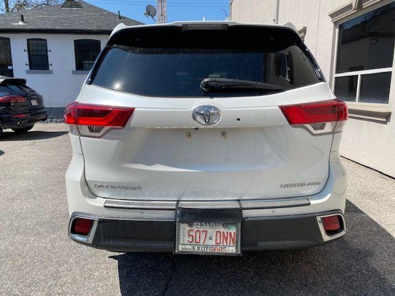 2017 Toyota Highlander Limited • No Accidents • Low mileage! - Photo #4