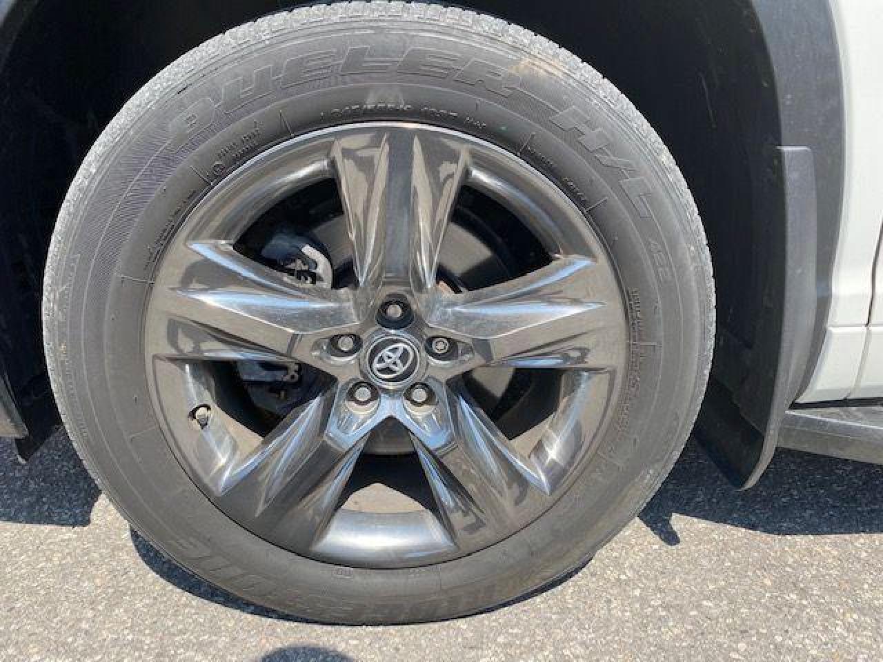 2017 Toyota Highlander Limited • No Accidents • Low mileage! - Photo #9
