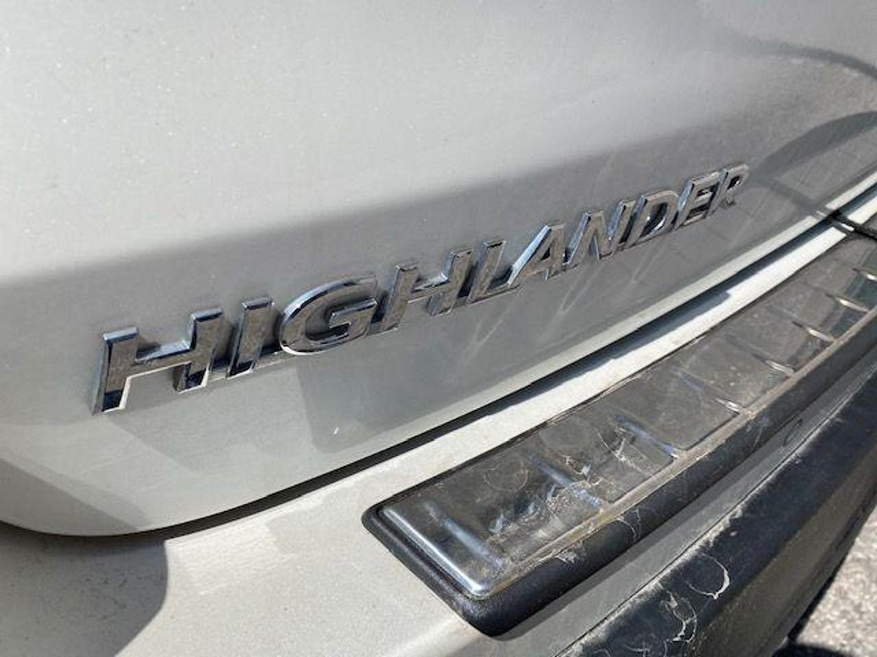 2017 Toyota Highlander Limited • No Accidents • Low mileage! - Photo #12