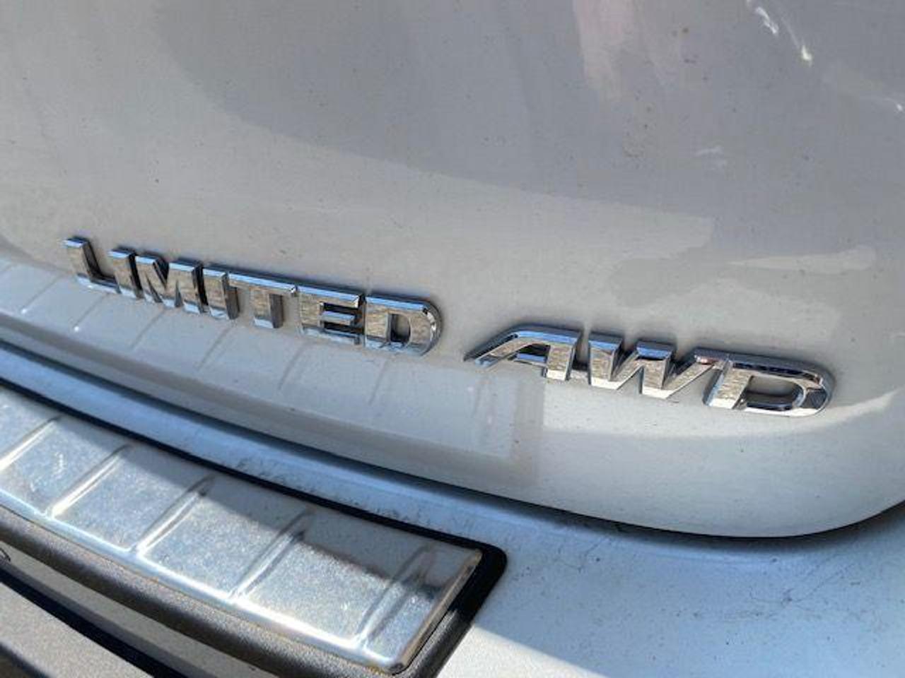 2017 Toyota Highlander Limited • No Accidents • Low mileage! Photo