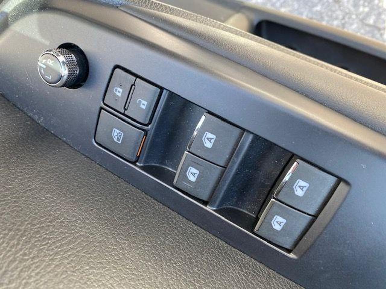 2017 Toyota Highlander Limited • No Accidents • Low mileage! Photo