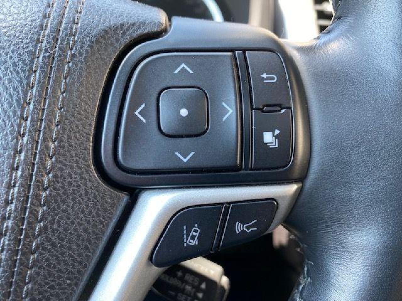 2017 Toyota Highlander Limited • No Accidents • Low mileage! - Photo #22