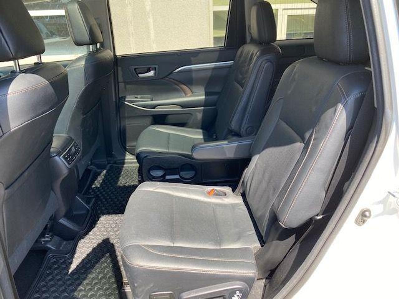 2017 Toyota Highlander Limited • No Accidents • Low mileage! Photo