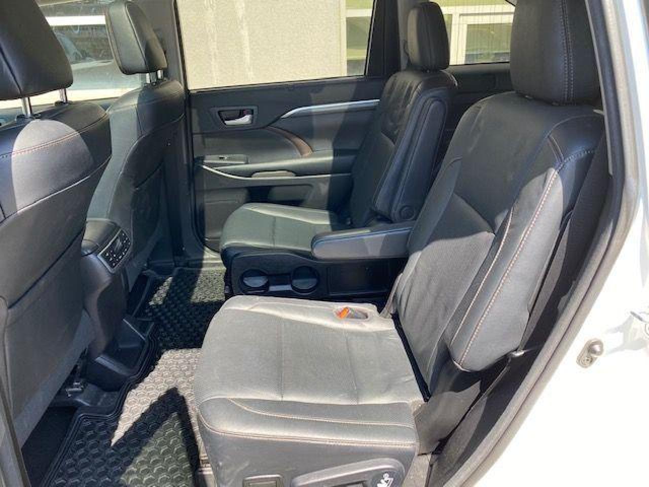 2017 Toyota Highlander Limited • No Accidents • Low mileage! - Photo #29