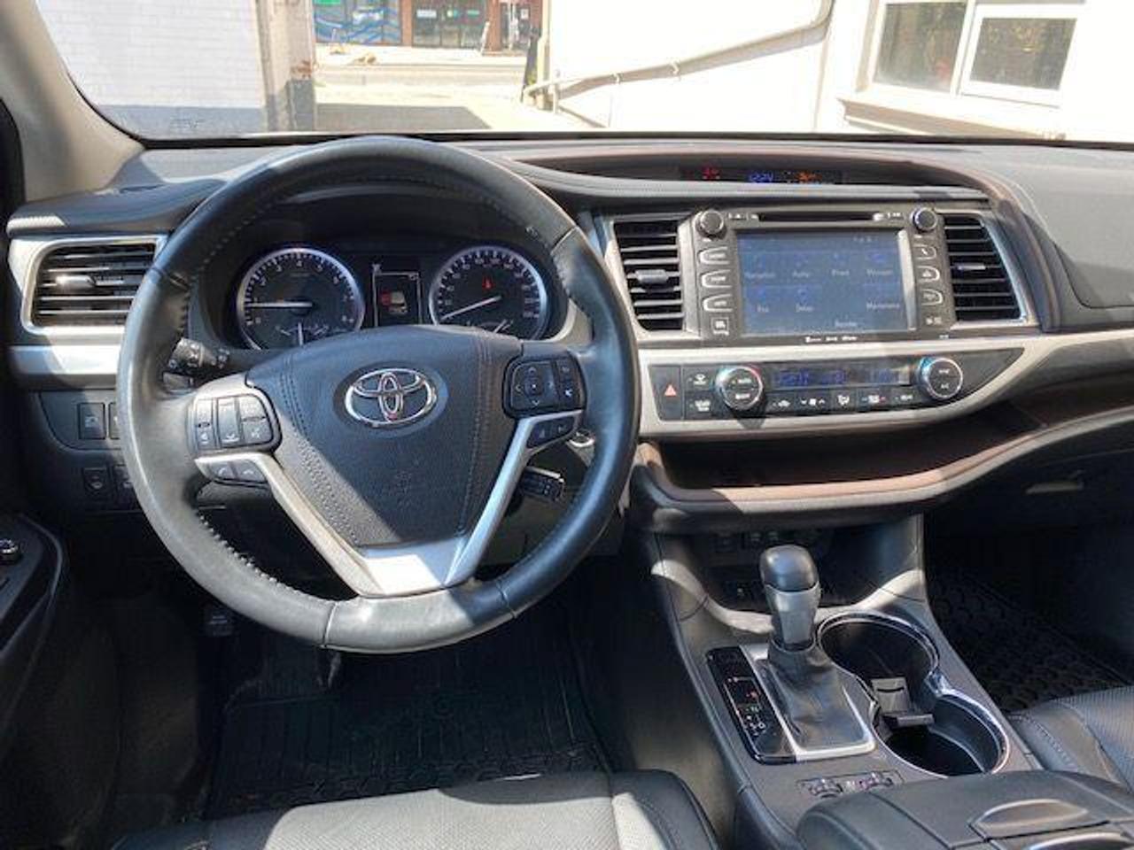 2017 Toyota Highlander Limited • No Accidents • Low mileage! - Photo #32