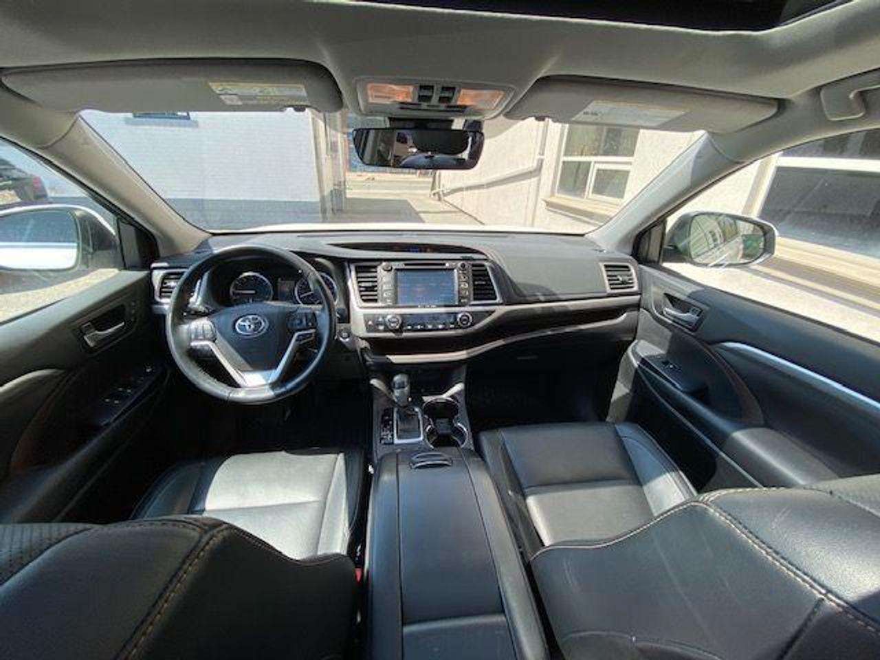 2017 Toyota Highlander Limited • No Accidents • Low mileage! Photo