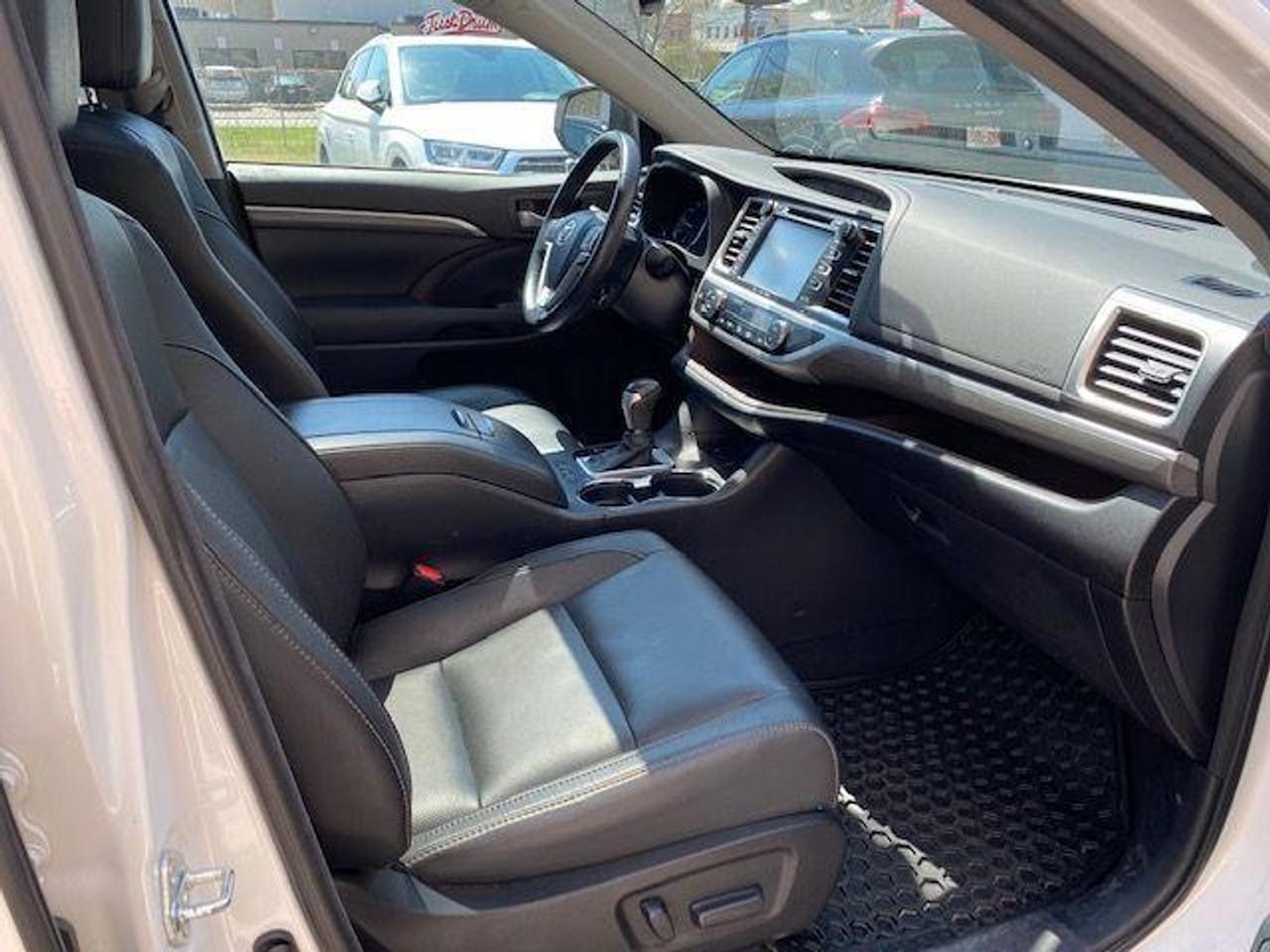 2017 Toyota Highlander Limited • No Accidents • Low mileage! Photo