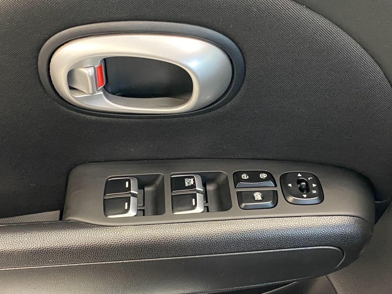 2017 Kia Soul LX+A/C+New Tires+Bluetooth+ACCIDENT FREE Photo113
