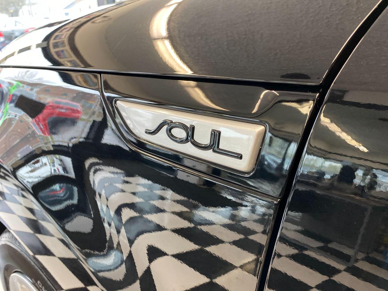 2017 Kia Soul LX+A/C+New Tires+Bluetooth+ACCIDENT FREE Photo119