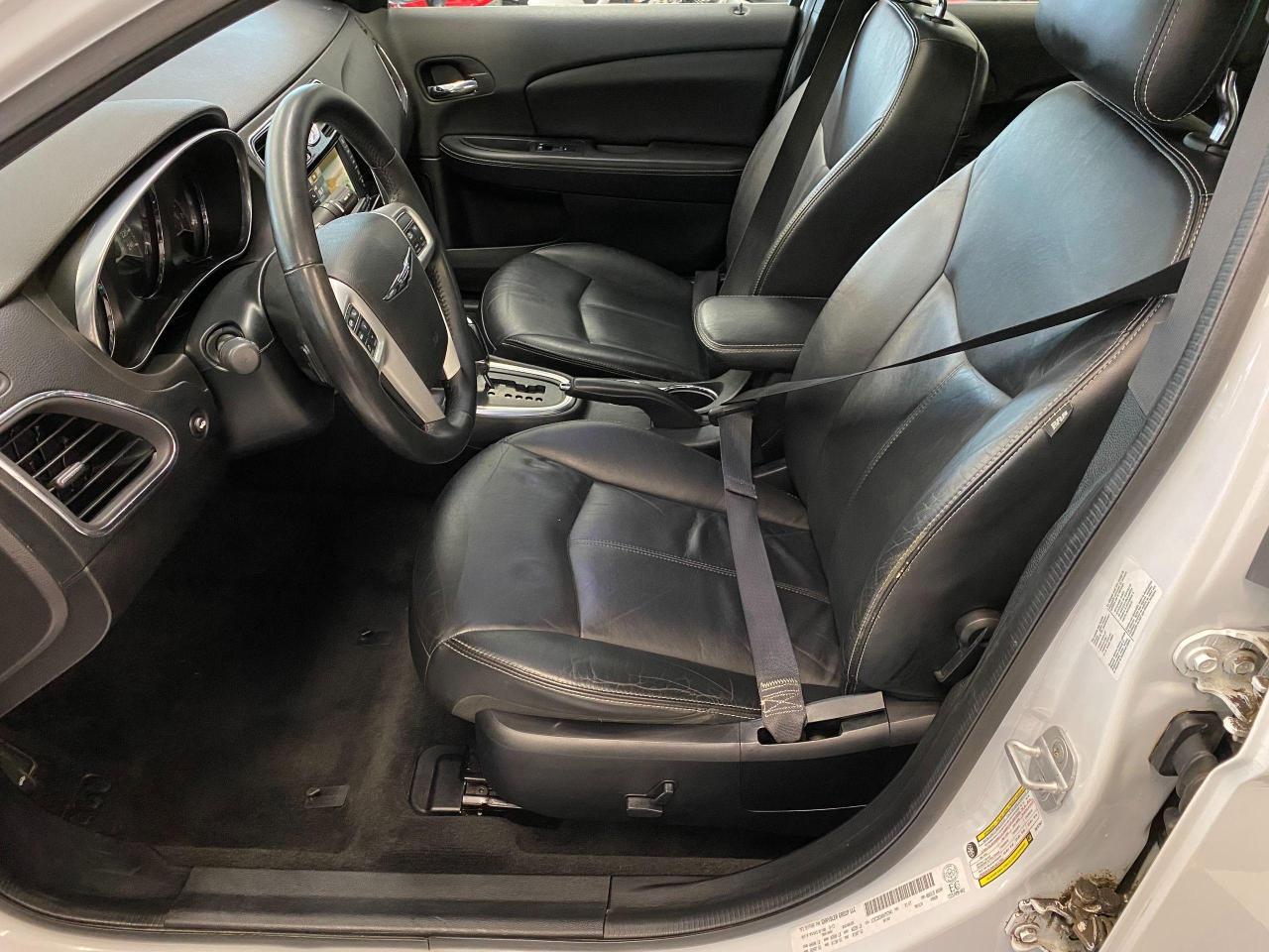 2013 Chrysler 200 Limited 3.6L V6+New Tires+Brakes+Leather+Roof+ Photo84