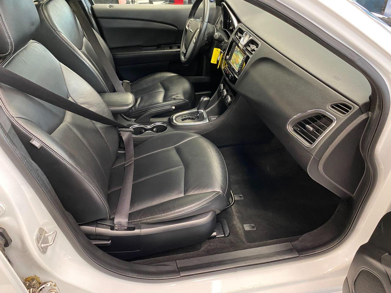 2013 Chrysler 200 Limited 3.6L V6+New Tires+Brakes+Leather+Roof+ Photo87