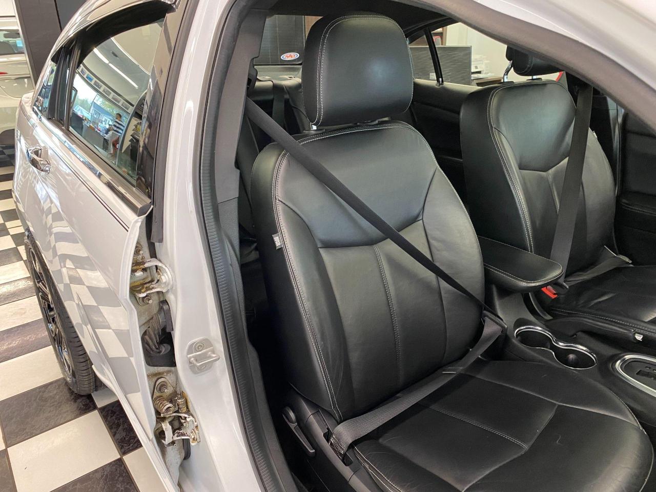 2013 Chrysler 200 Limited 3.6L V6+New Tires+Brakes+Leather+Roof+ Photo88