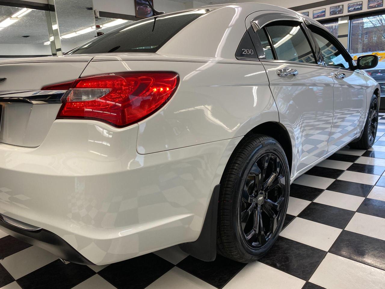2013 Chrysler 200 Limited 3.6L V6+New Tires+Brakes+Leather+Roof+ - Photo #38