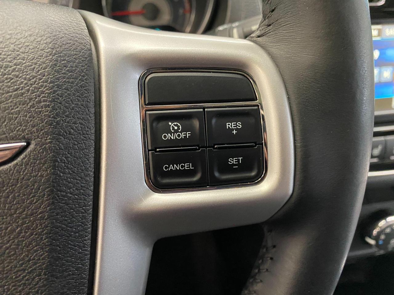 2013 Chrysler 200 Limited 3.6L V6+New Tires+Brakes+Leather+Roof+ Photo114