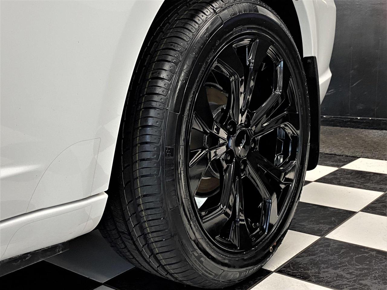 2013 Chrysler 200 Limited 3.6L V6+New Tires+Brakes+Leather+Roof+ - Photo #53