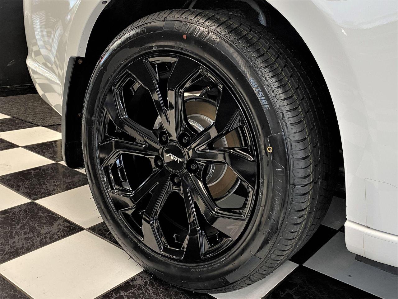 2013 Chrysler 200 Limited 3.6L V6+New Tires+Brakes+Leather+Roof+ - Photo #54