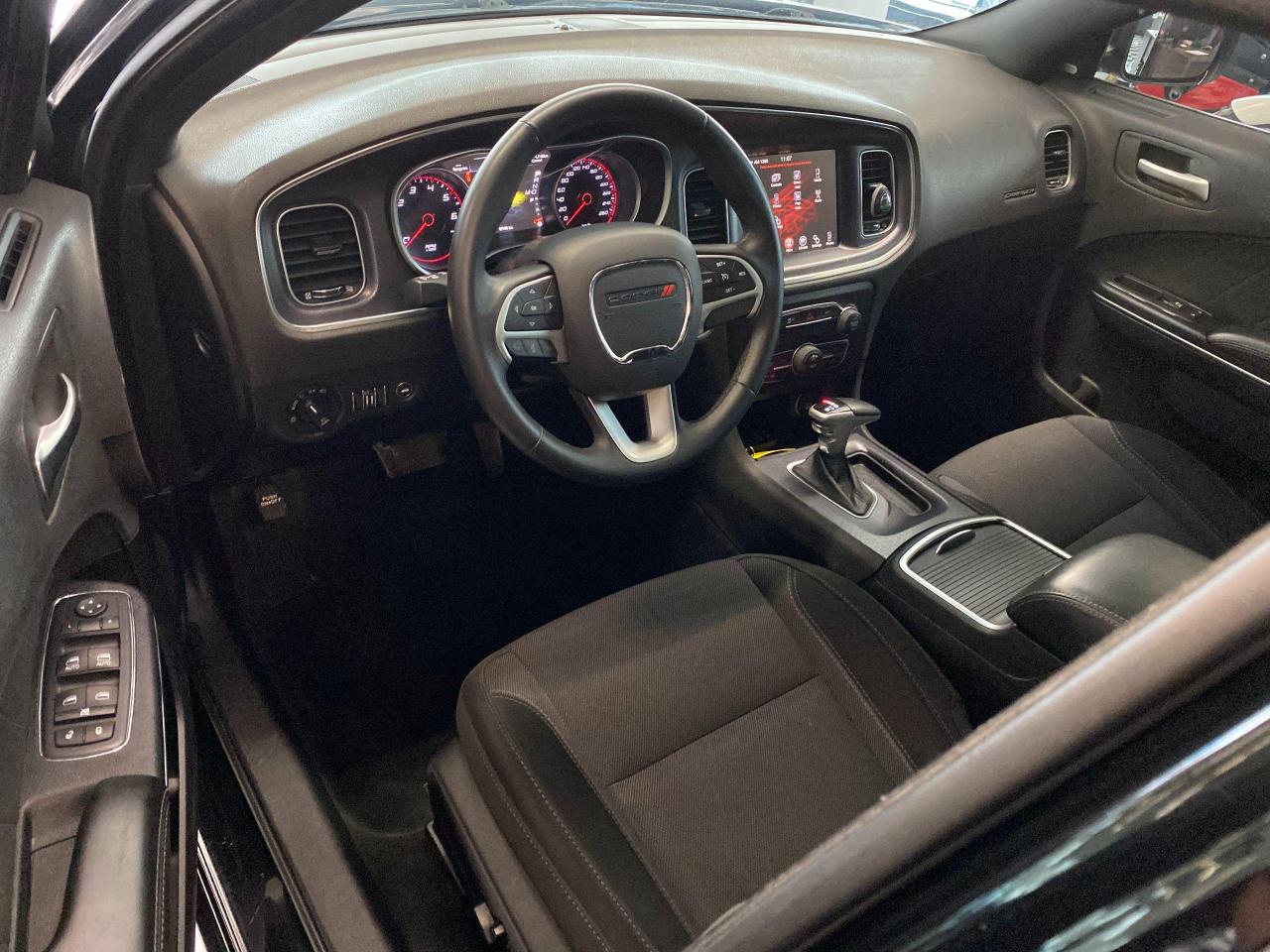 2016 Dodge Charger SXT 3.6L V6+New Tires & Brakes+Tinted+CLEAN CARFAX - Photo #17