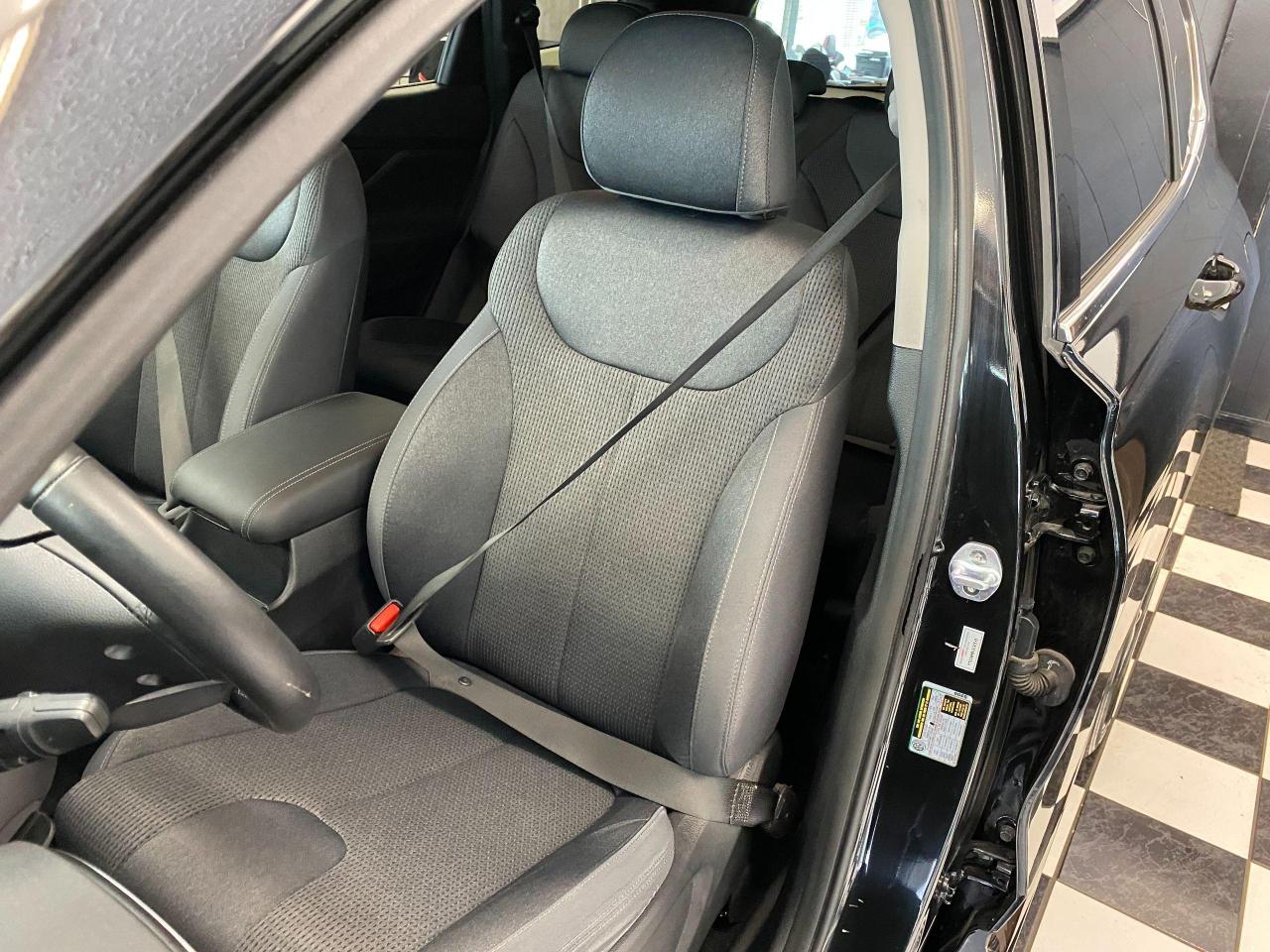 2019 Hyundai Santa Fe Preferred AWD+ApplePlay+BlindSpot+CLEAN CARFAX - Photo #19