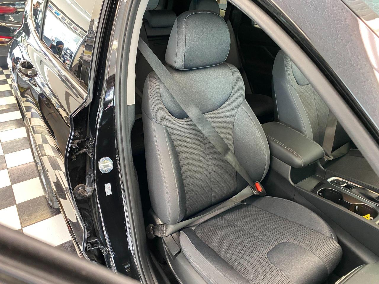 2019 Hyundai Santa Fe Preferred AWD+ApplePlay+BlindSpot+CLEAN CARFAX - Photo #22