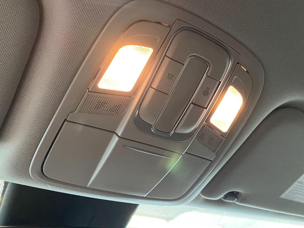 2019 Hyundai Santa Fe Preferred AWD+ApplePlay+BlindSpot+CLEAN CARFAX - Photo #49
