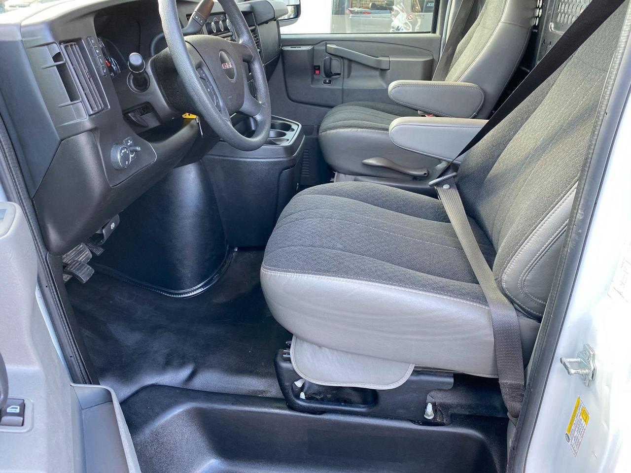 2019 GMC Savana 2500 Cargo 6.0L V8+Camera+CLEAN CARFAX - Photo #16