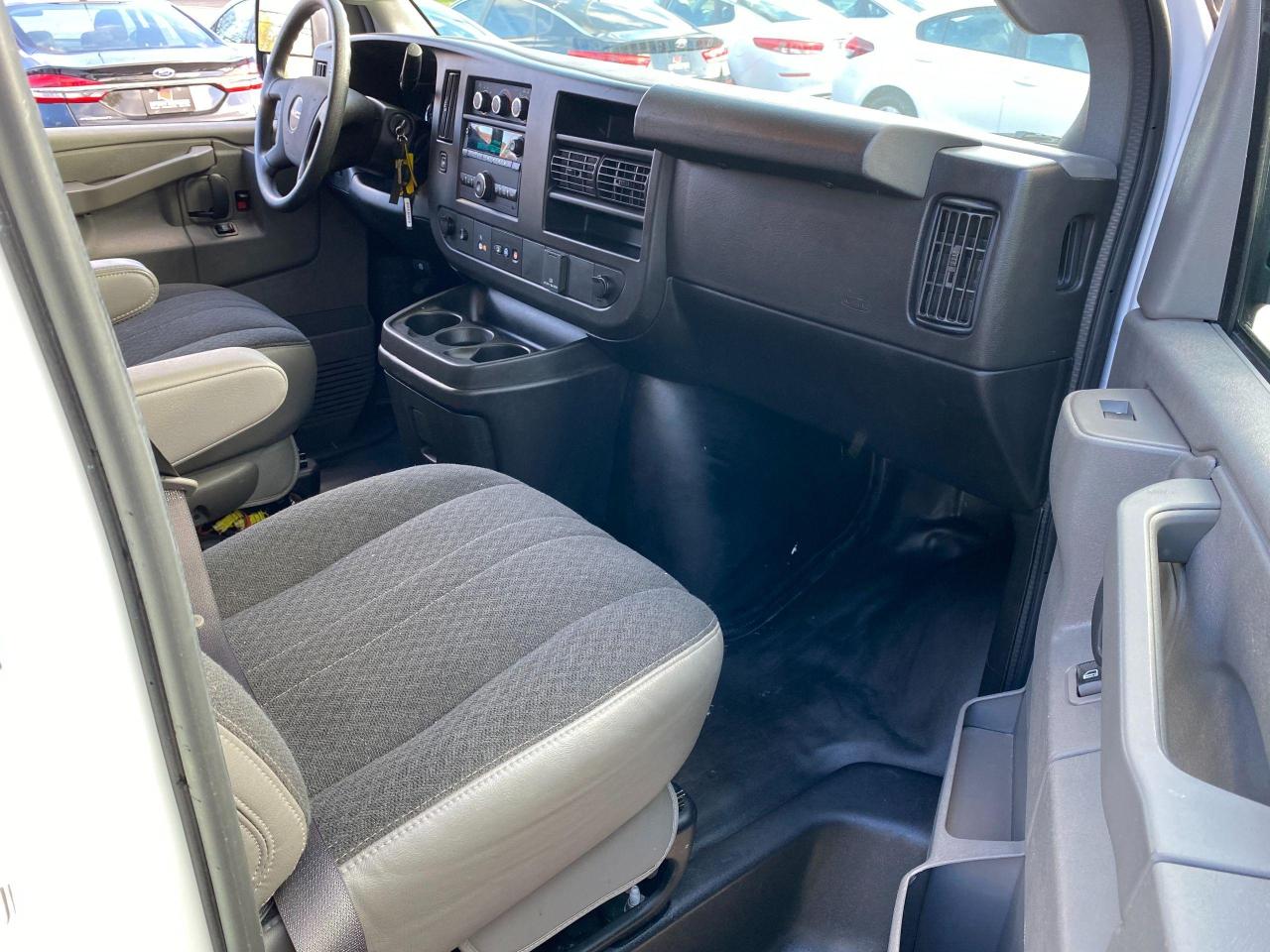 2019 GMC Savana 2500 Cargo 6.0L V8+Camera+CLEAN CARFAX - Photo #18