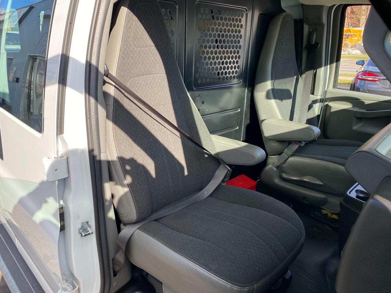 2019 GMC Savana 2500 Cargo 6.0L V8+Camera+CLEAN CARFAX - Photo #20