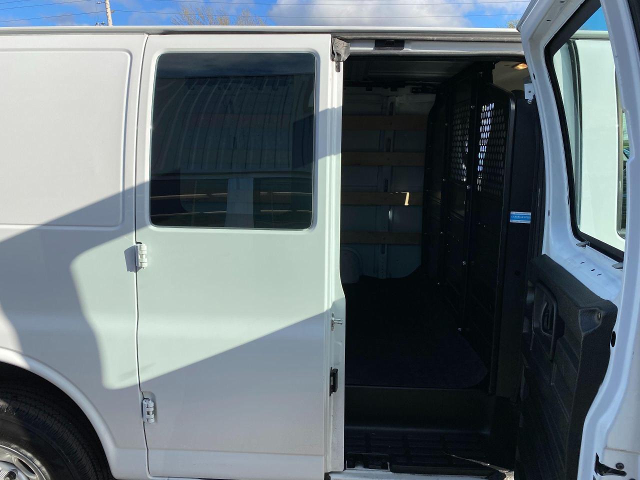2019 GMC Savana 2500 Cargo 6.0L V8+Camera+CLEAN CARFAX - Photo #21