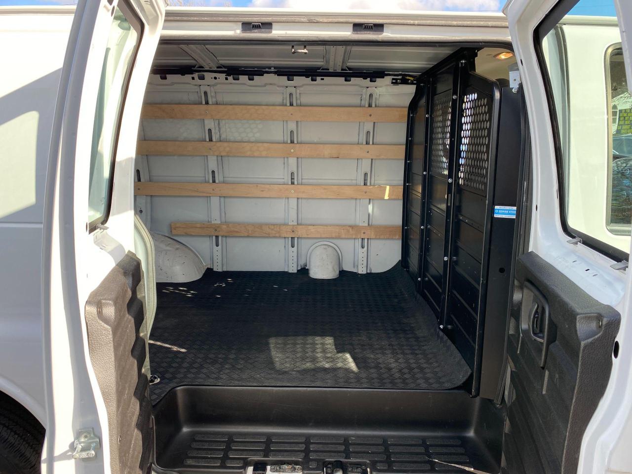 2019 GMC Savana 2500 Cargo 6.0L V8+Camera+CLEAN CARFAX - Photo #22