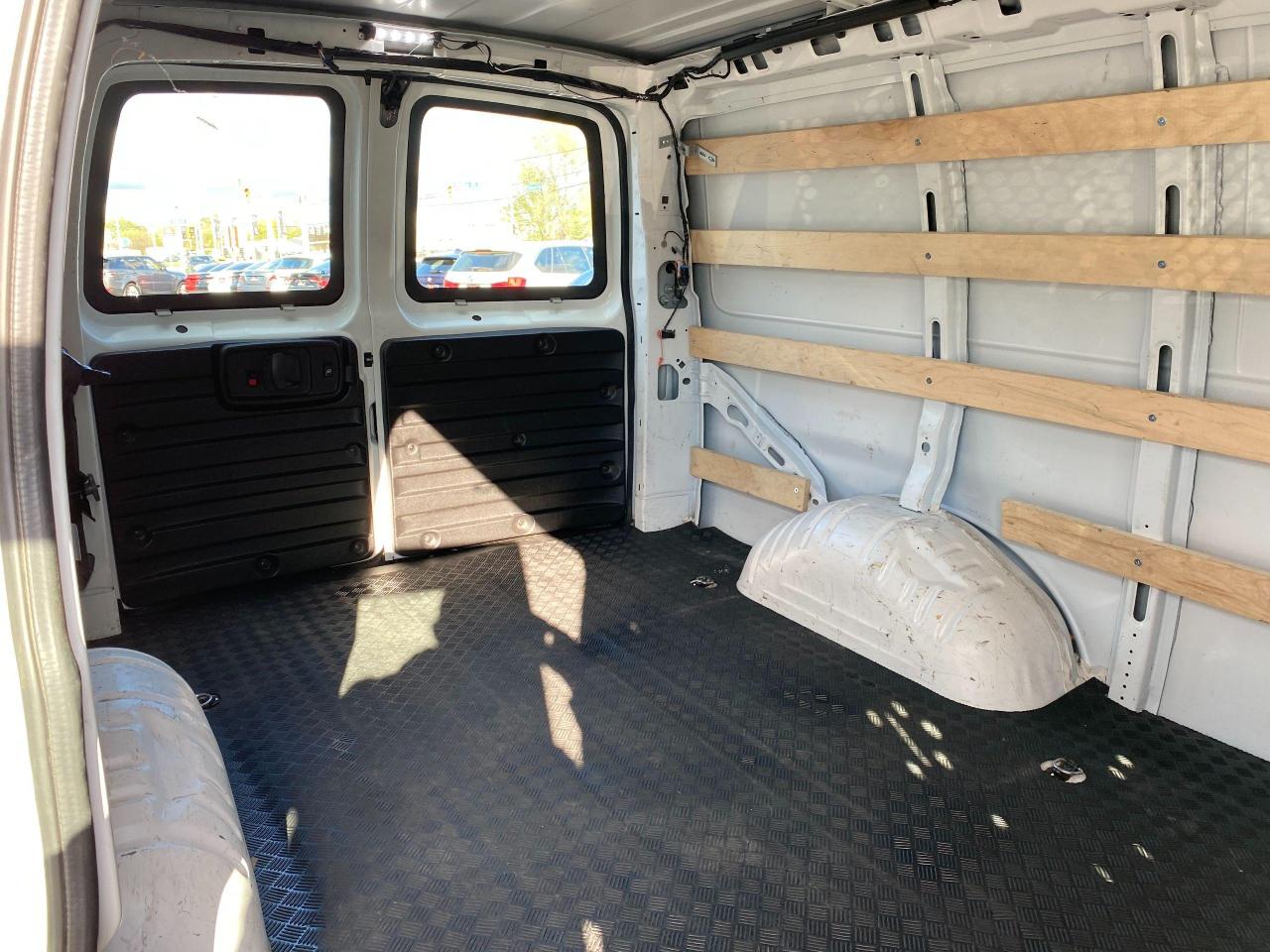 2019 GMC Savana 2500 Cargo 6.0L V8+Camera+CLEAN CARFAX - Photo #23