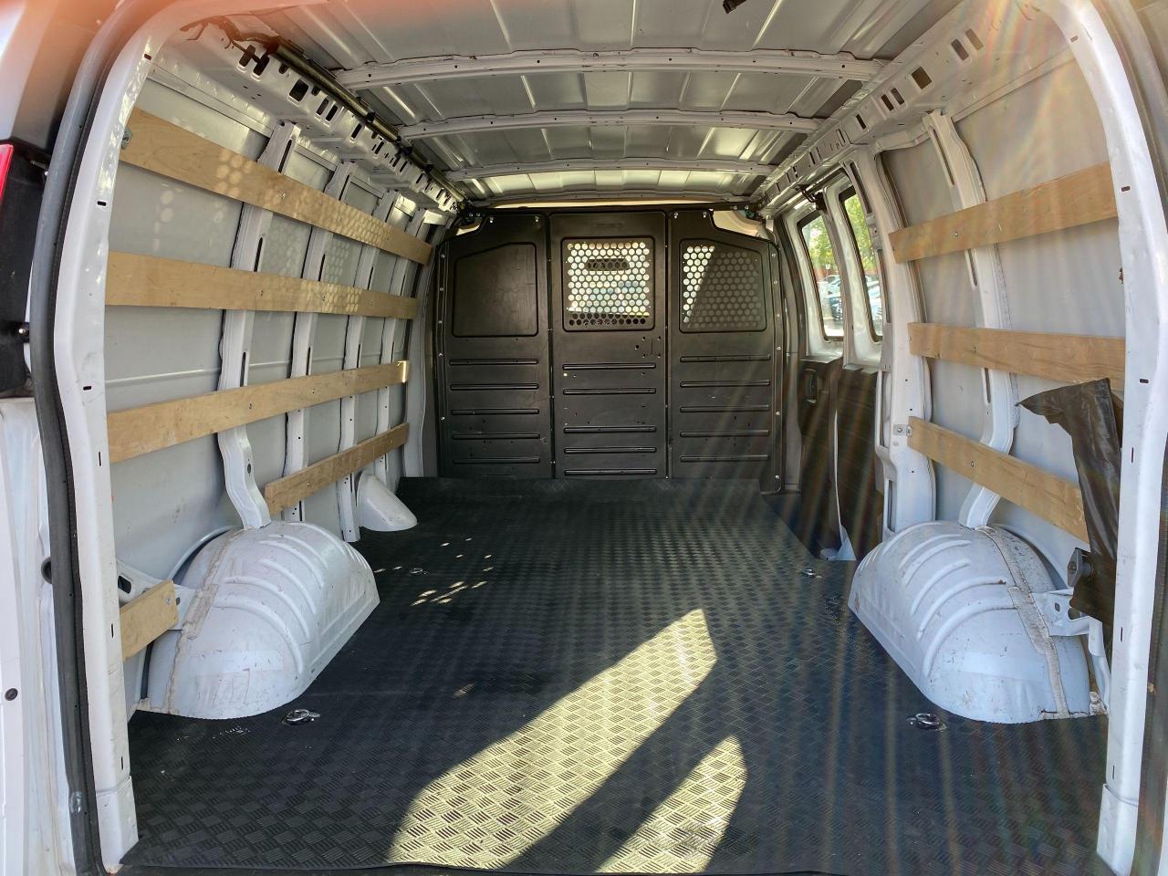 2019 GMC Savana 2500 Cargo 6.0L V8+Camera+CLEAN CARFAX - Photo #25