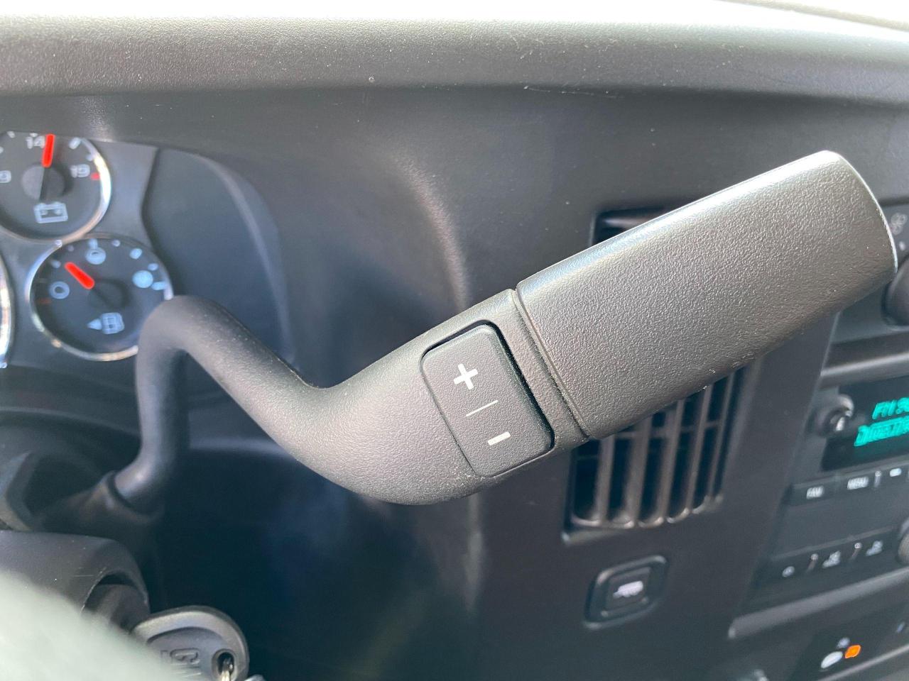 2019 GMC Savana 2500 Cargo 6.0L V8+Camera+CLEAN CARFAX - Photo #28