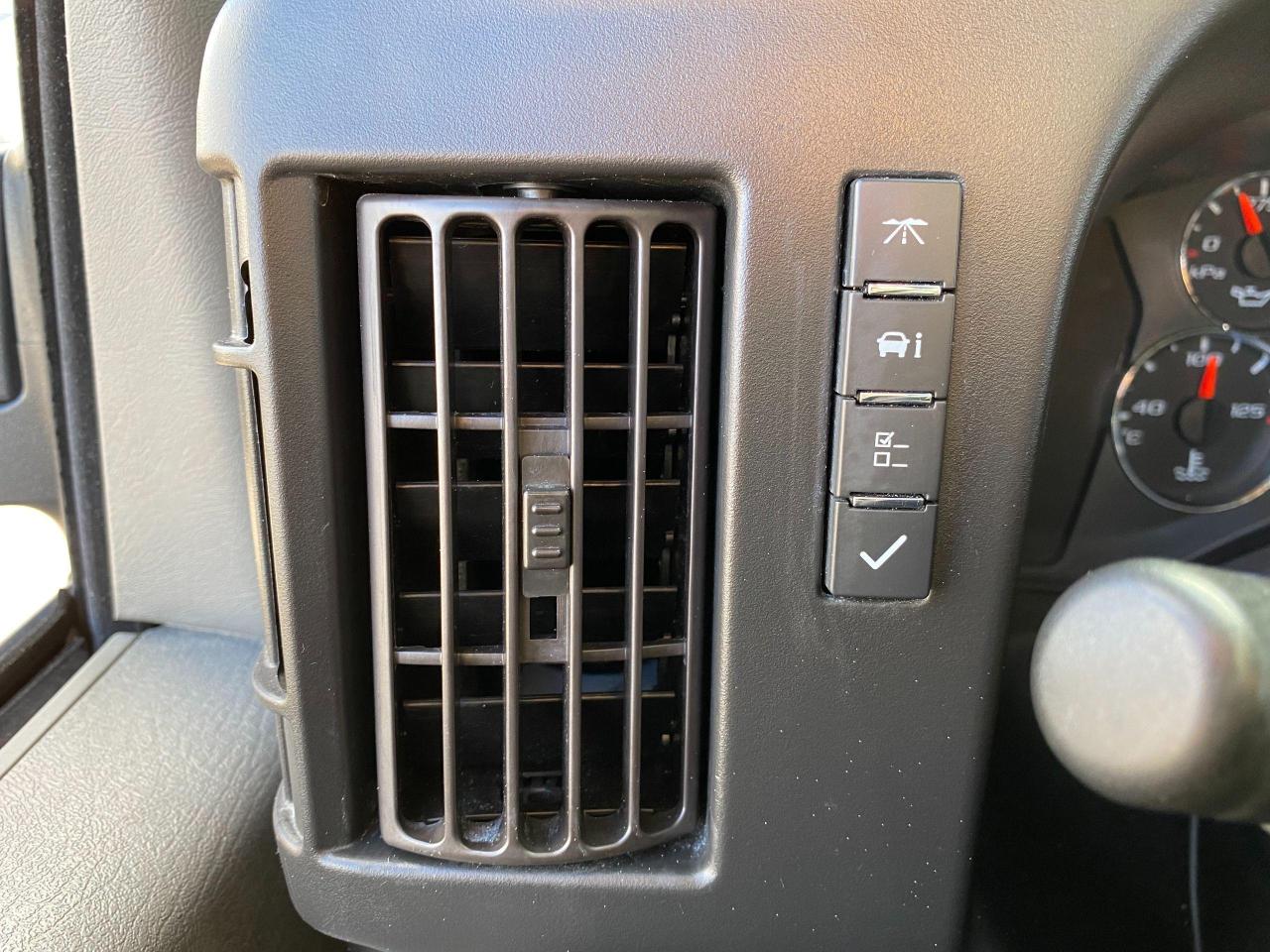 2019 GMC Savana 2500 Cargo 6.0L V8+Camera+CLEAN CARFAX - Photo #30