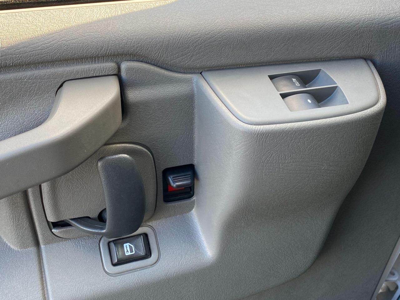 2019 GMC Savana 2500 Cargo 6.0L V8+Camera+CLEAN CARFAX - Photo #31