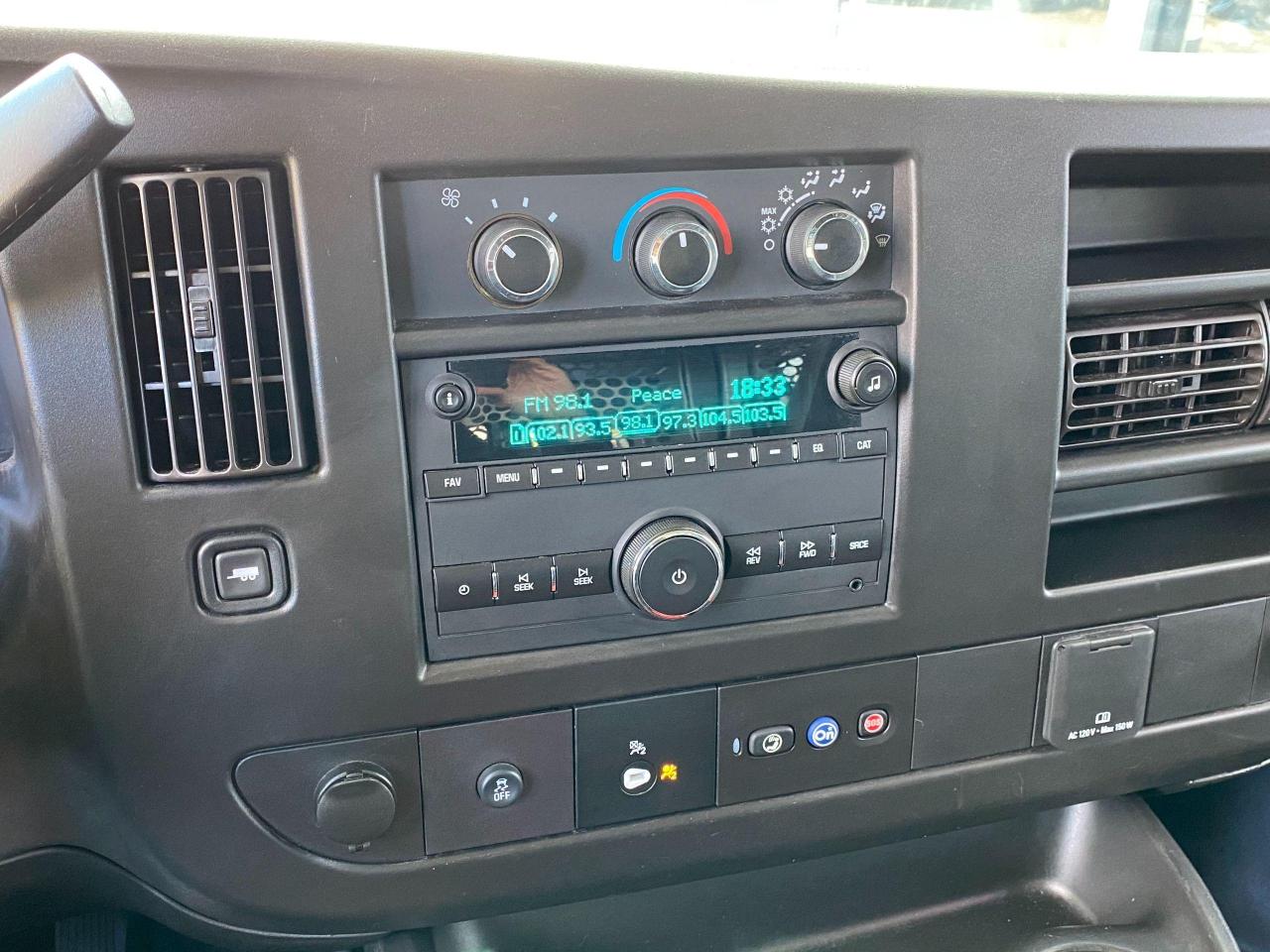 2019 GMC Savana 2500 Cargo 6.0L V8+Camera+CLEAN CARFAX - Photo #32