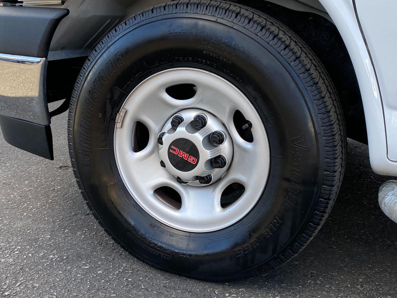 2019 GMC Savana 2500 Cargo 6.0L V8+Camera+CLEAN CARFAX - Photo #48