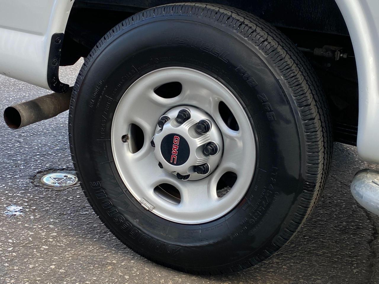 2019 GMC Savana 2500 Cargo 6.0L V8+Camera+CLEAN CARFAX - Photo #50