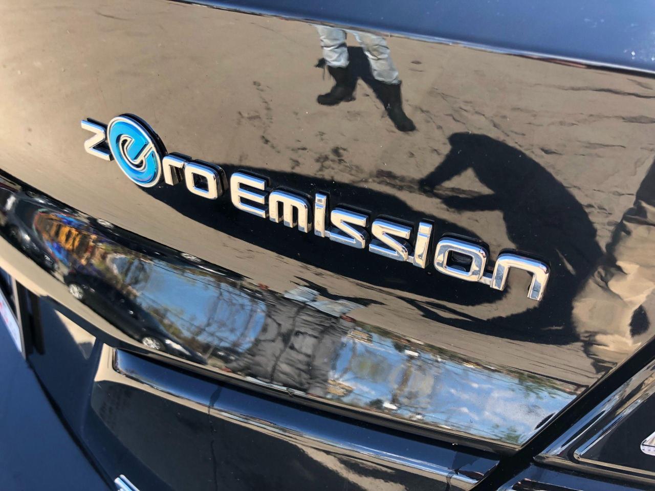 2018 Nissan Leaf Top of the Line SL • Low Mileage • No Accidents! - Photo #8