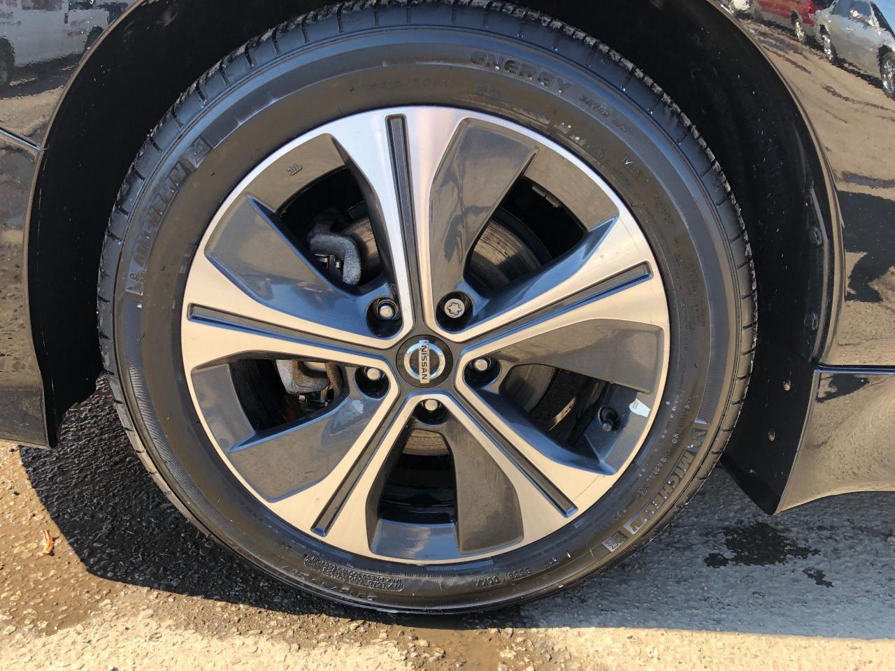 2018 Nissan Leaf Top of the Line SL • Low Mileage • No Accidents! - Photo #10