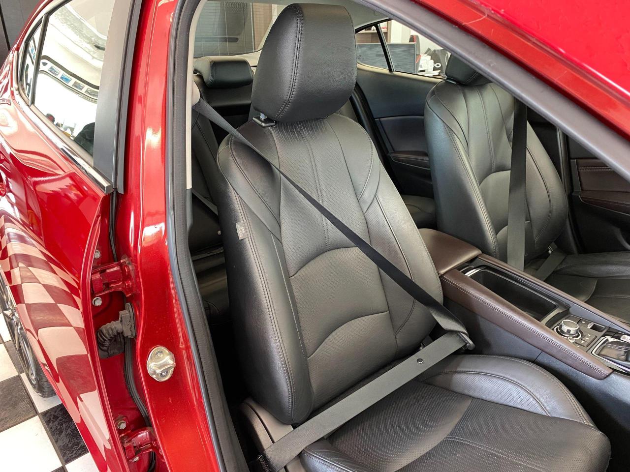 2018 Mazda MAZDA3 GT+GPS+Camera+Leather+Roof+Lane Keep+CLEAN CARFAX - Photo #23