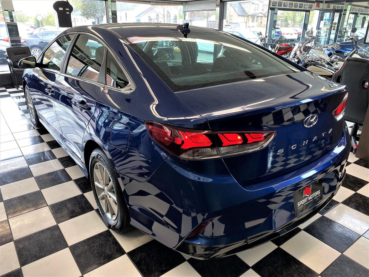 2019 Hyundai Sonata Essential+ApplePlay+Camera+BlindSpot+CLEAN CARFAX - Photo #2
