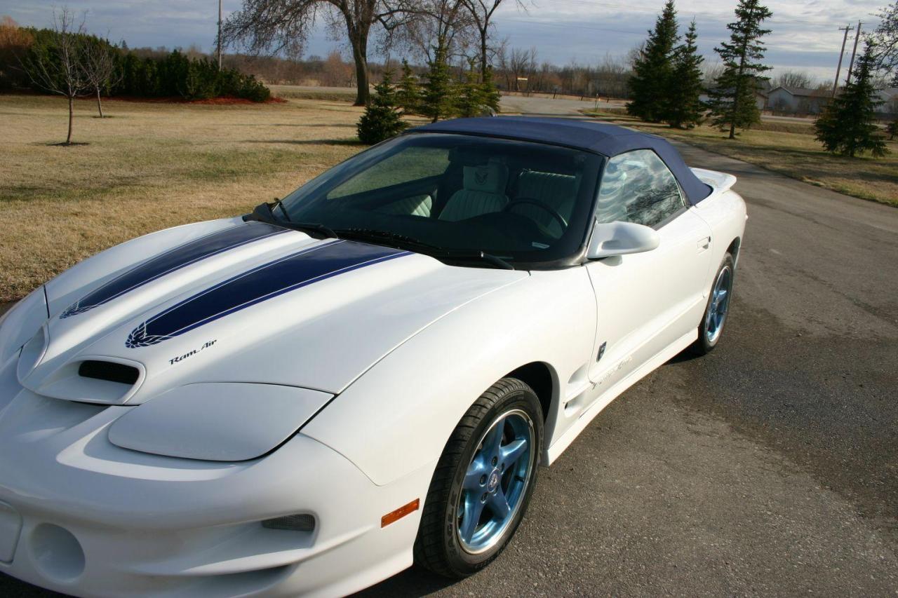 1999 Pontiac Firebird 30th Anniversary Convertible Trans-Am 1 Owner - Photo #4