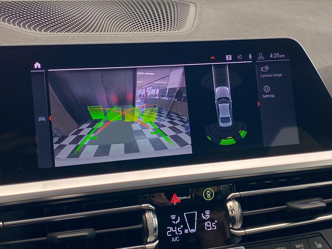 2019 BMW 3 Series 330i xDrive+ApplePlay+LaneKeep+PDC+CLEAN CARFAX - Photo #11