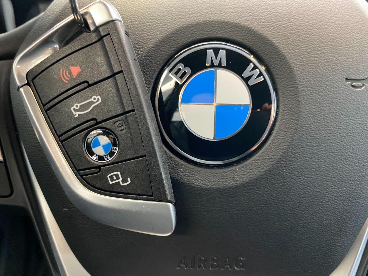 2019 BMW 3 Series 330i xDrive+ApplePlay+LaneKeep+PDC+CLEAN CARFAX - Photo #16