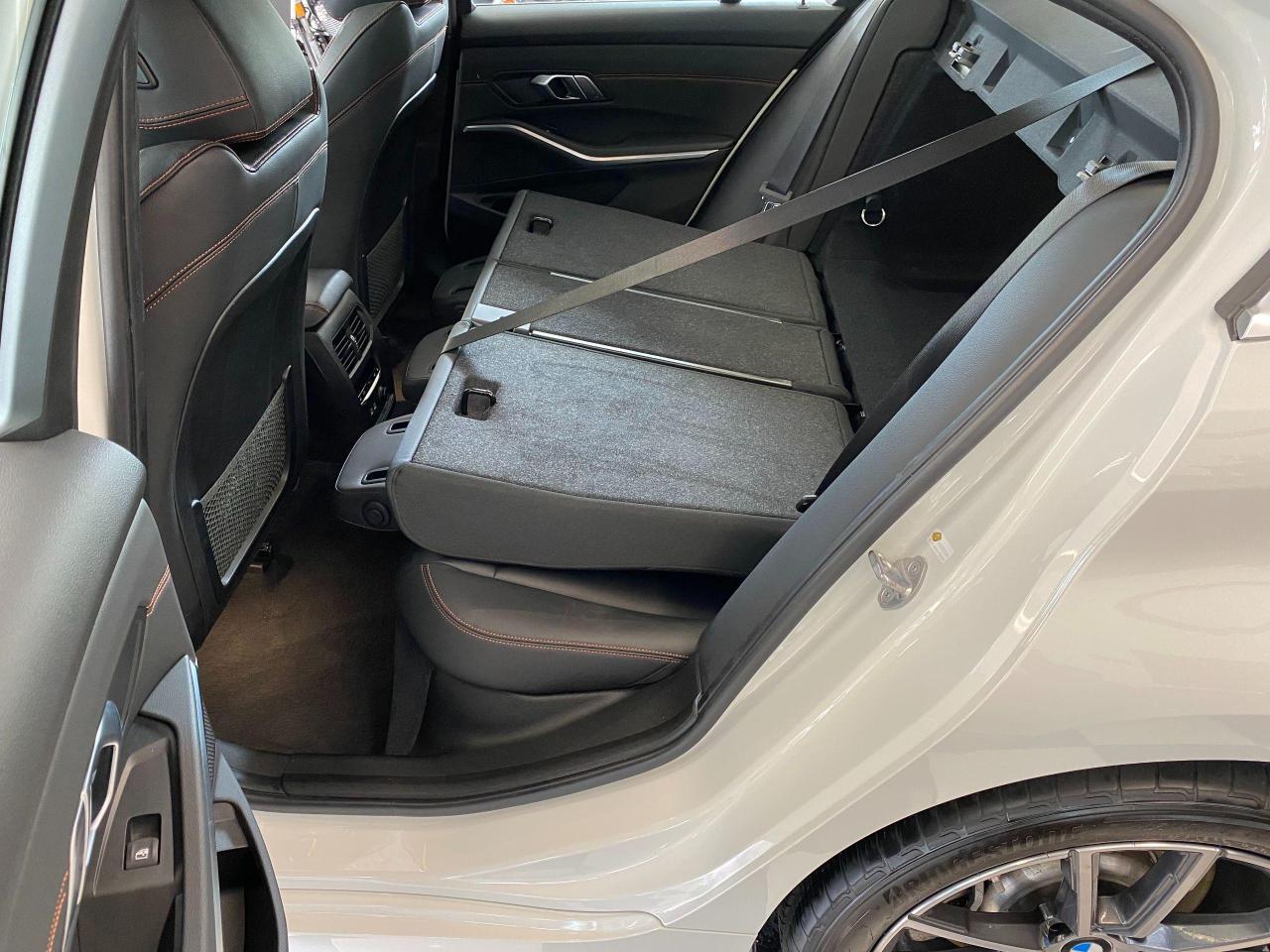 2019 BMW 3 Series 330i xDrive+ApplePlay+LaneKeep+PDC+CLEAN CARFAX - Photo #31