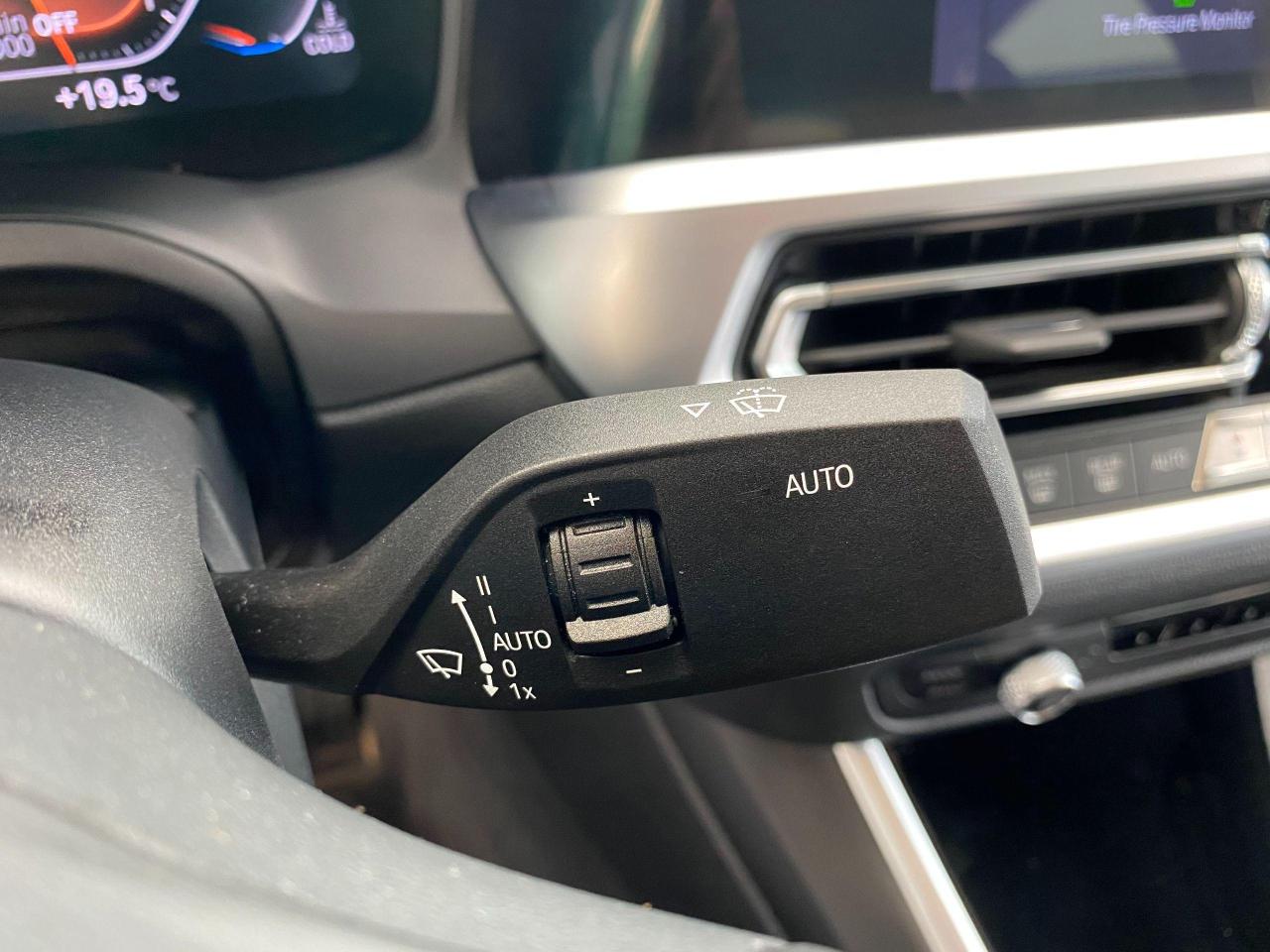 2019 BMW 3 Series 330i xDrive+ApplePlay+LaneKeep+PDC+CLEAN CARFAX - Photo #66