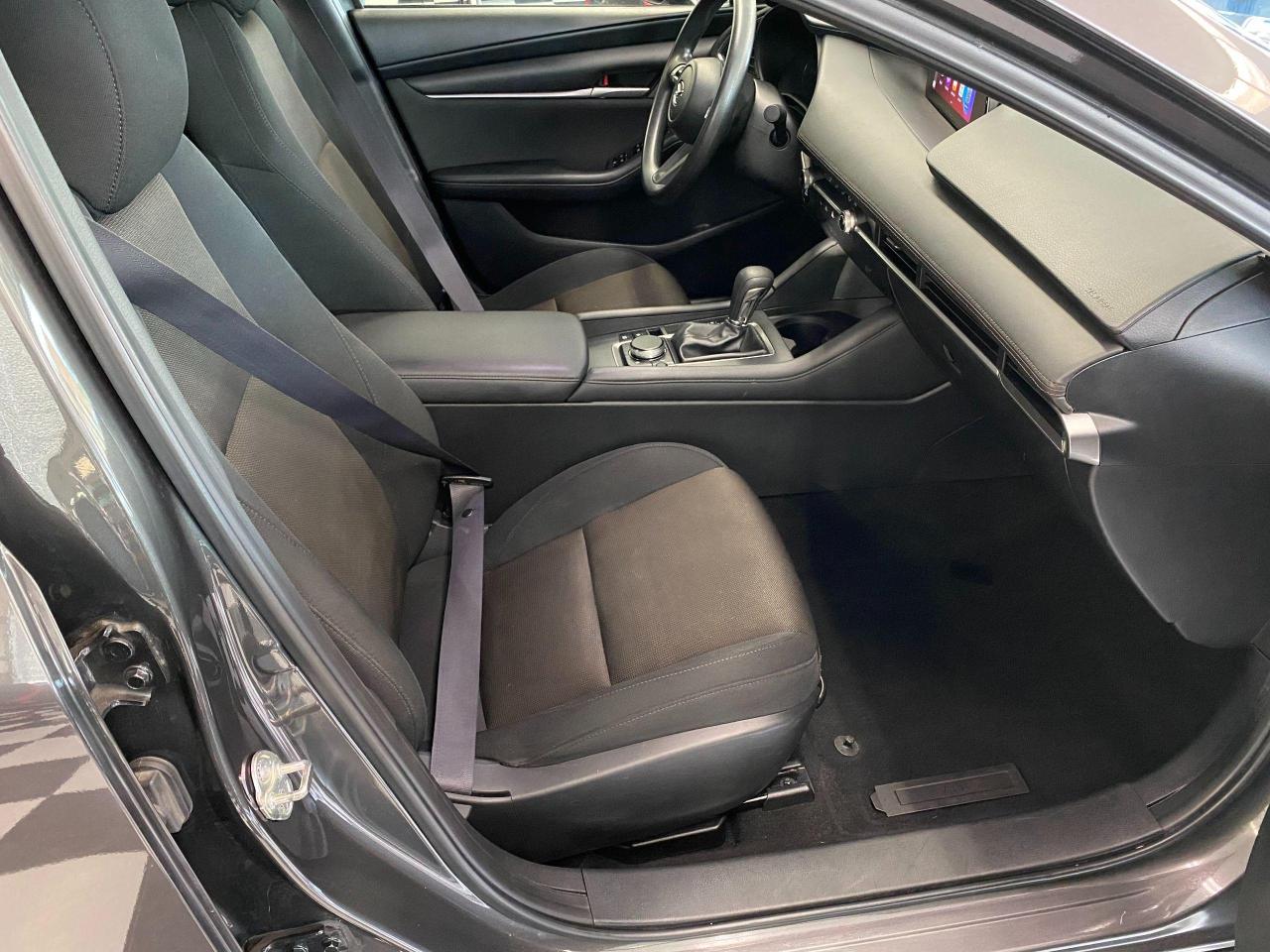 2019 Mazda MAZDA3 GX SKYACTIV+BlindSpot+Camera+ApplePlay+CLEANCARFAX - Photo #22