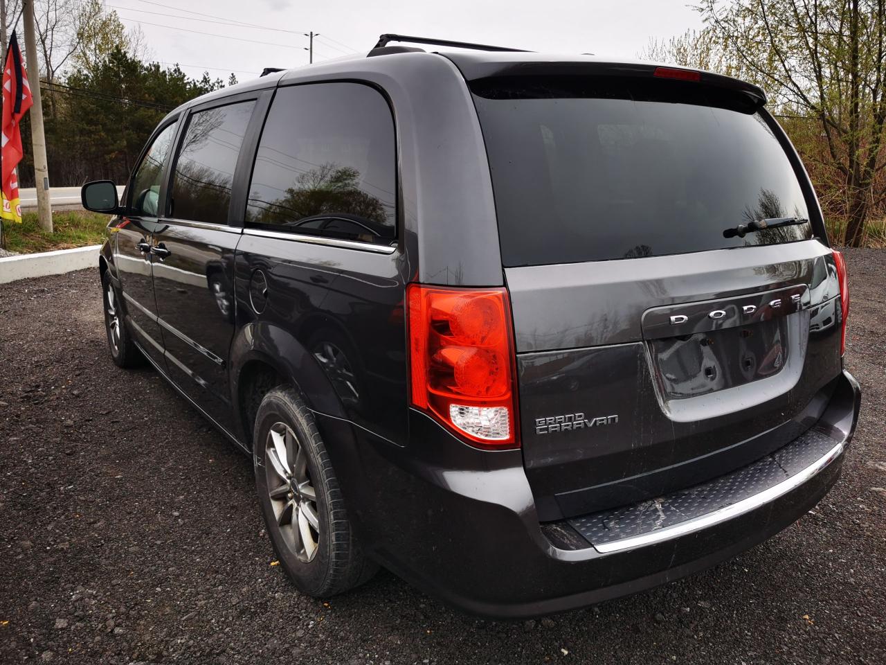 2014 Dodge Grand Caravan 30th Anniversary - Photo #3