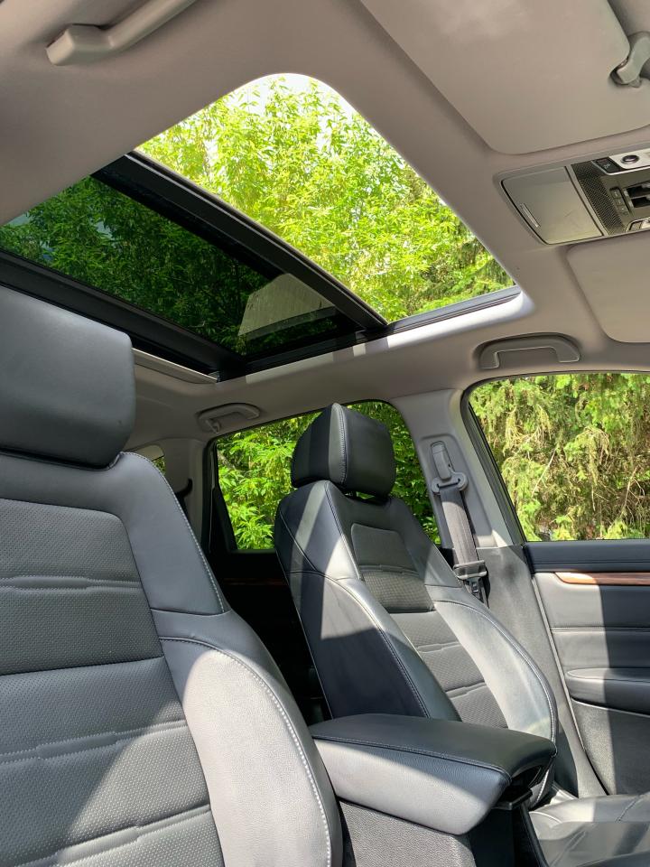 2017 Honda CR-V Touring Photo4